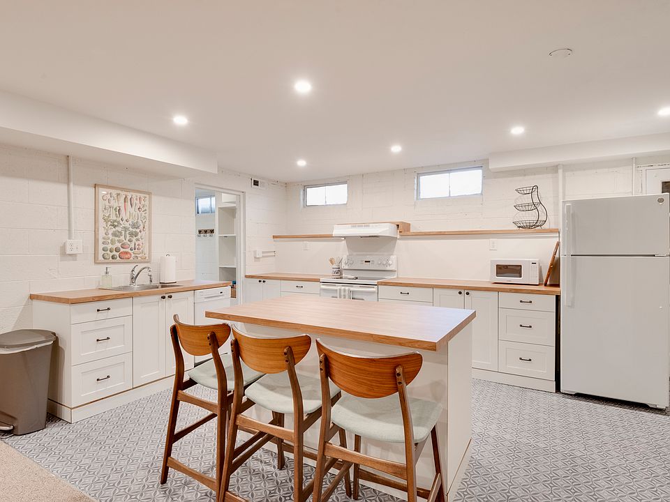 1st image of 1006 W 49th St