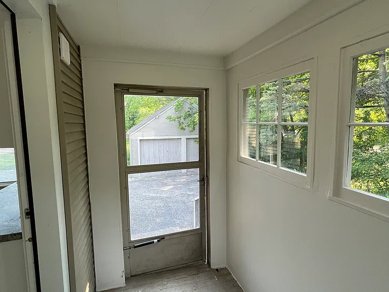 1323 Leonard St NE — Photo 28