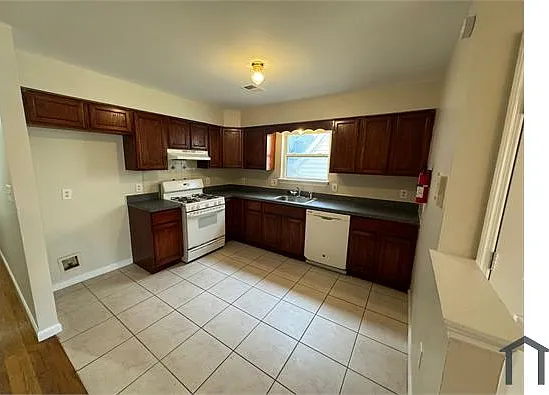 197 N 11th St #2 — Photo 1