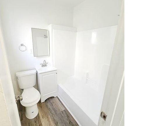 4th image of 916 N Watson Ave #1