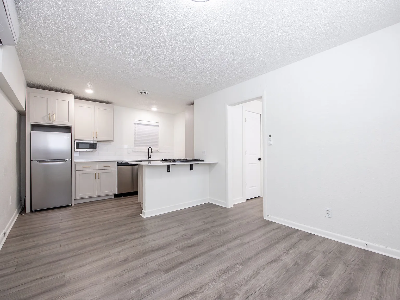 1 bed, 674 sqft, $899 — Photo 4