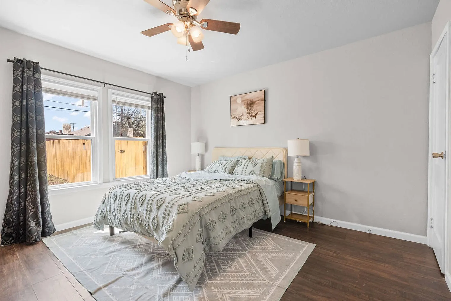 1 bed, 1.0 bath, 990 sqft, $2,139 — Photo 3
