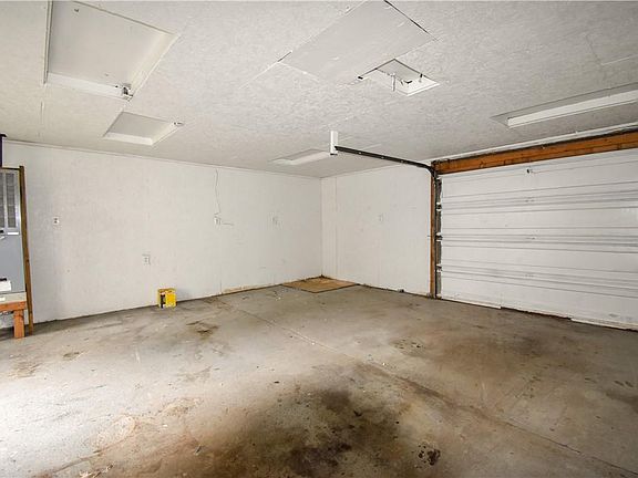 3rd image of 250 E Fairview Ave