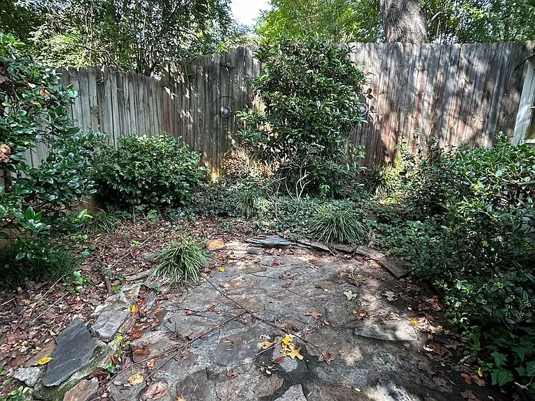 2461 Lyndhurst Ave — Photo 60