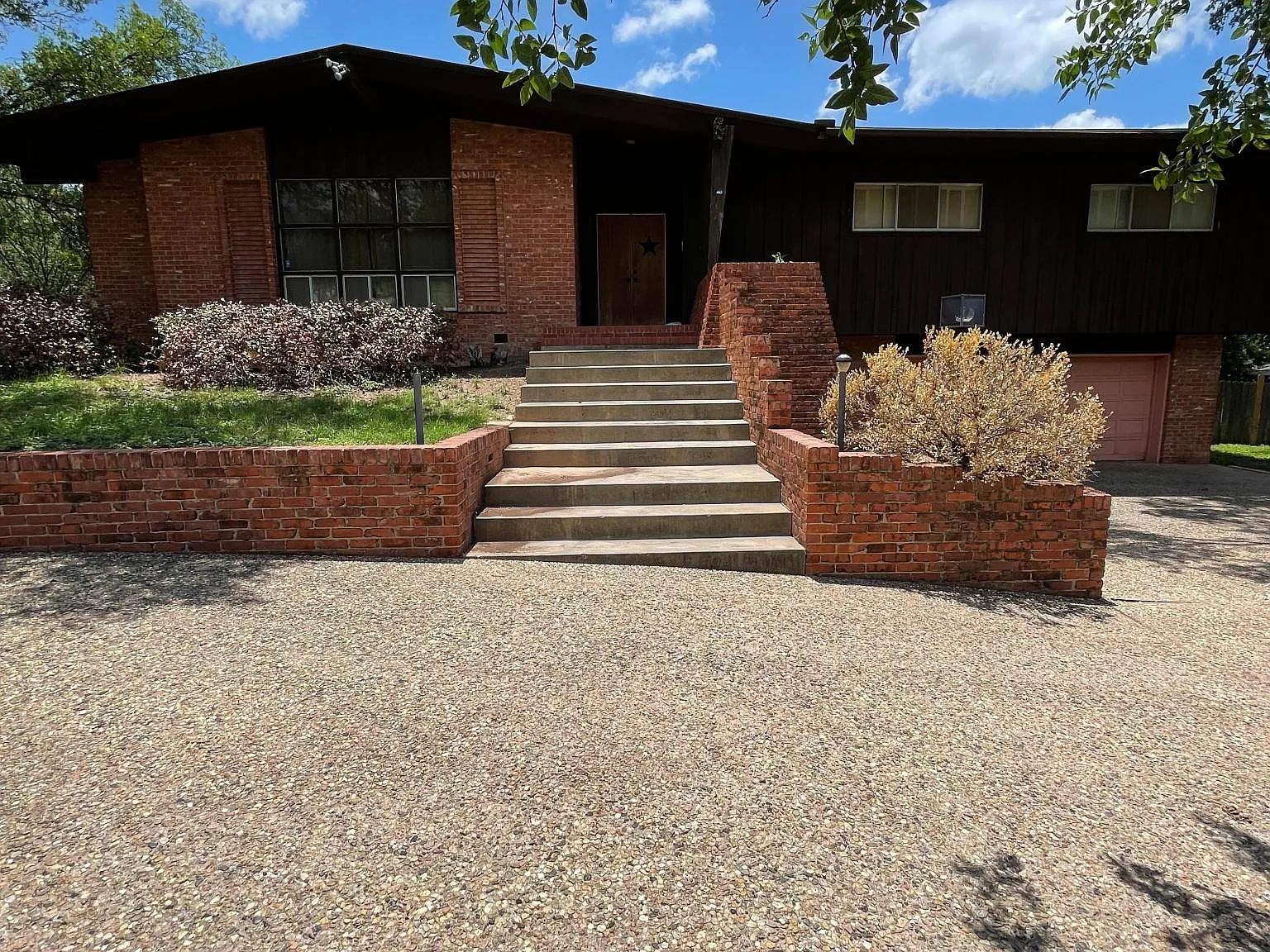 3 bed, 3037 sqft, $1,950 — Photo 2