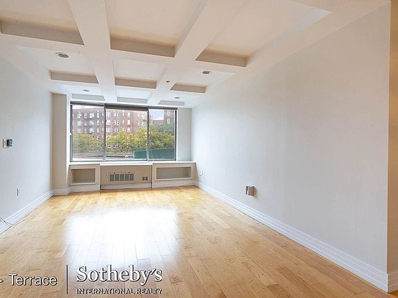 3rd image of 6405 Yellowstone Blvd APT 208A