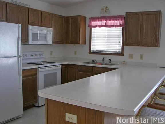 5th image of 606 8th St W