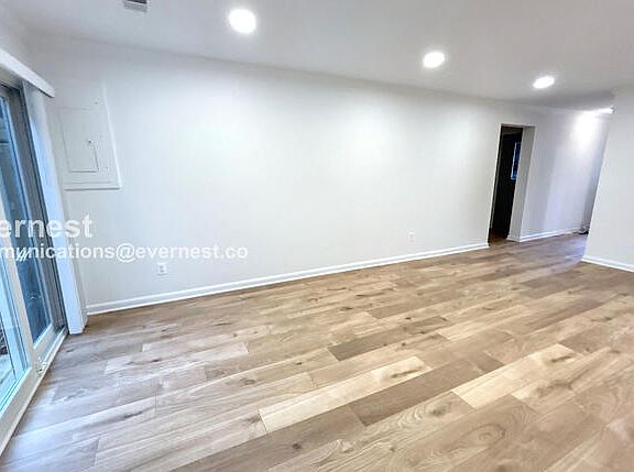 3rd image of 16318 Taconic Cir