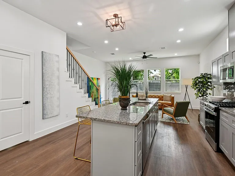 6808 Madrid St — Photo 14