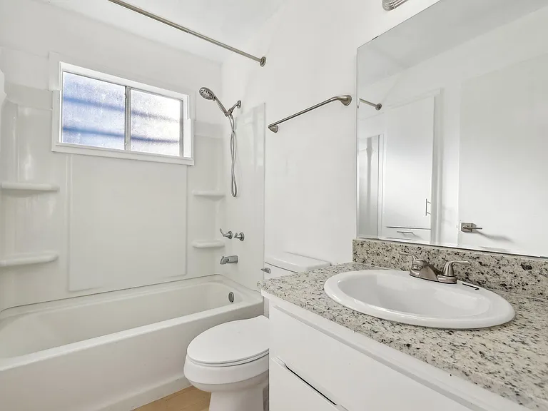 418 Sarah St #B — Photo 19