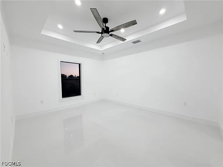 844 Millpond St E — Photo 9