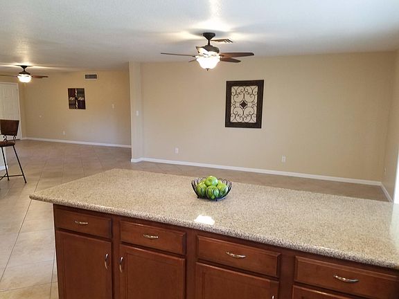 5th image of 2248 E Glade Ave