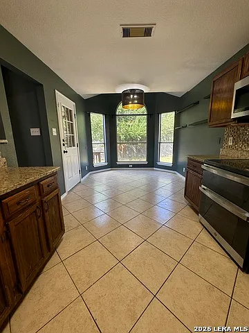 821 Dimrock — Photo 10