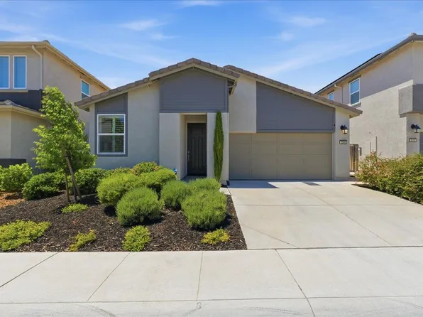 2240 Borealis Cir, Roseville, CA 95747