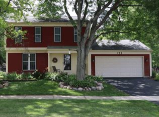 755 Hickory Ln, Carol Stream, IL 60188
