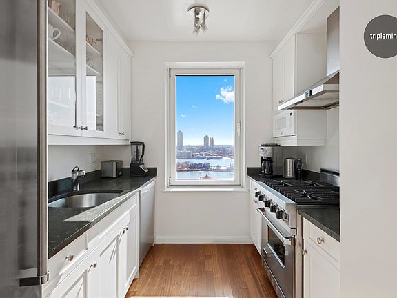 5th image of 400 E 51st St APT 18C
