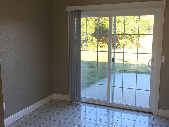 3rd image of 516 Downing Ln