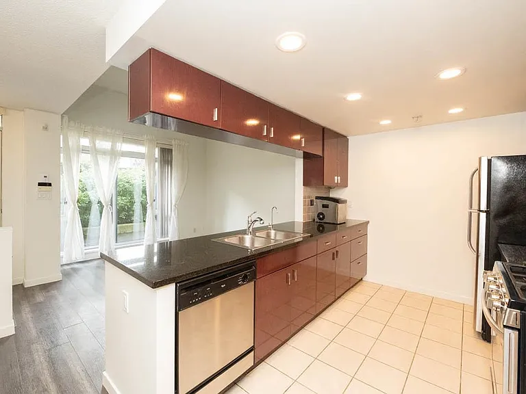 1033 Marinaside Cres #2M — Photo 7