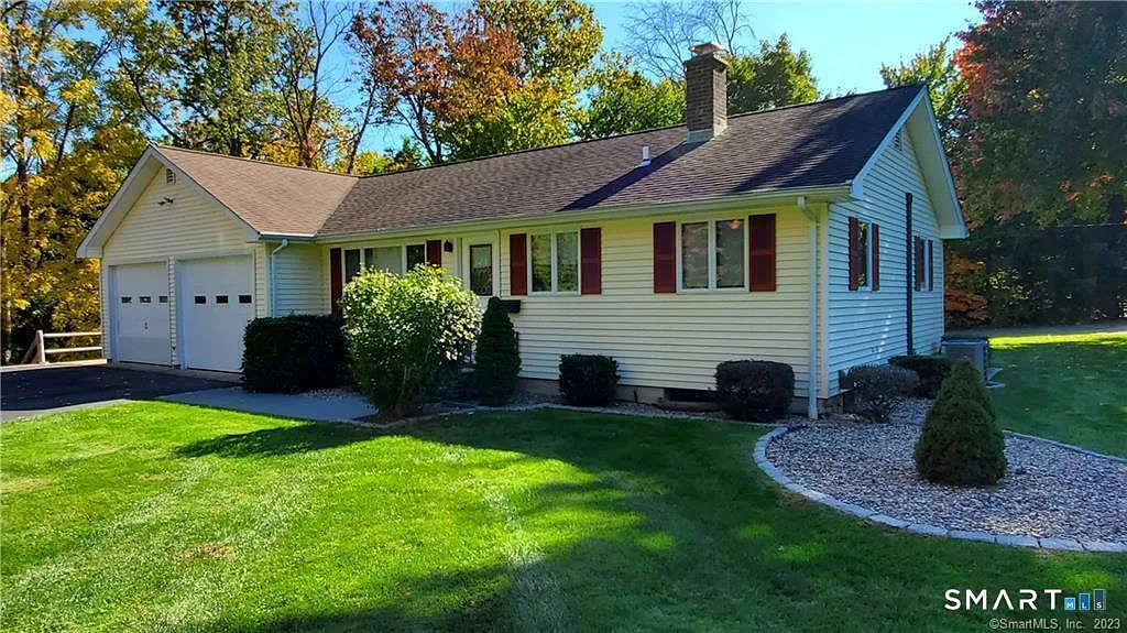 3 bed, 1.0 bath, 1700 sqft, $2,500 — Photo 2
