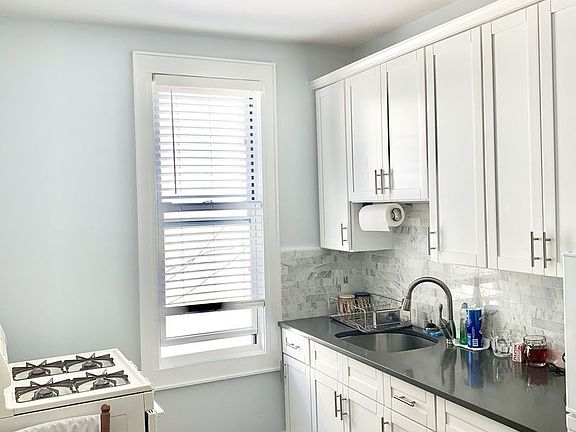 2nd image of 3054 33rd St APT 3R