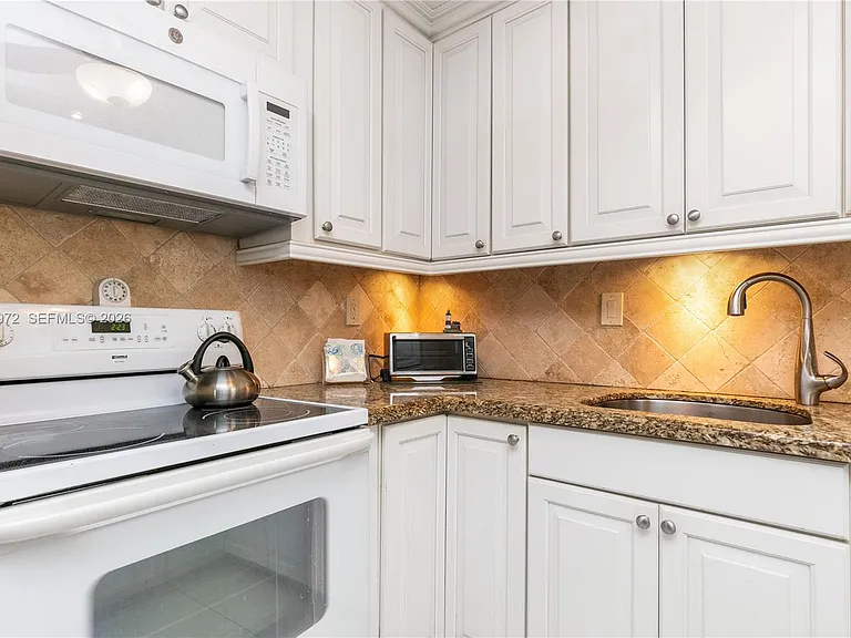 3131 S Ocean Dr #110 — Photo 6