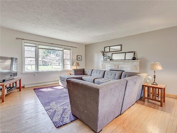 3rd image of 1077 Jessie Ave