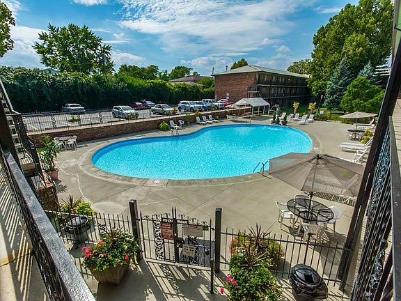 3rd image of 680 Riverview Dr #680