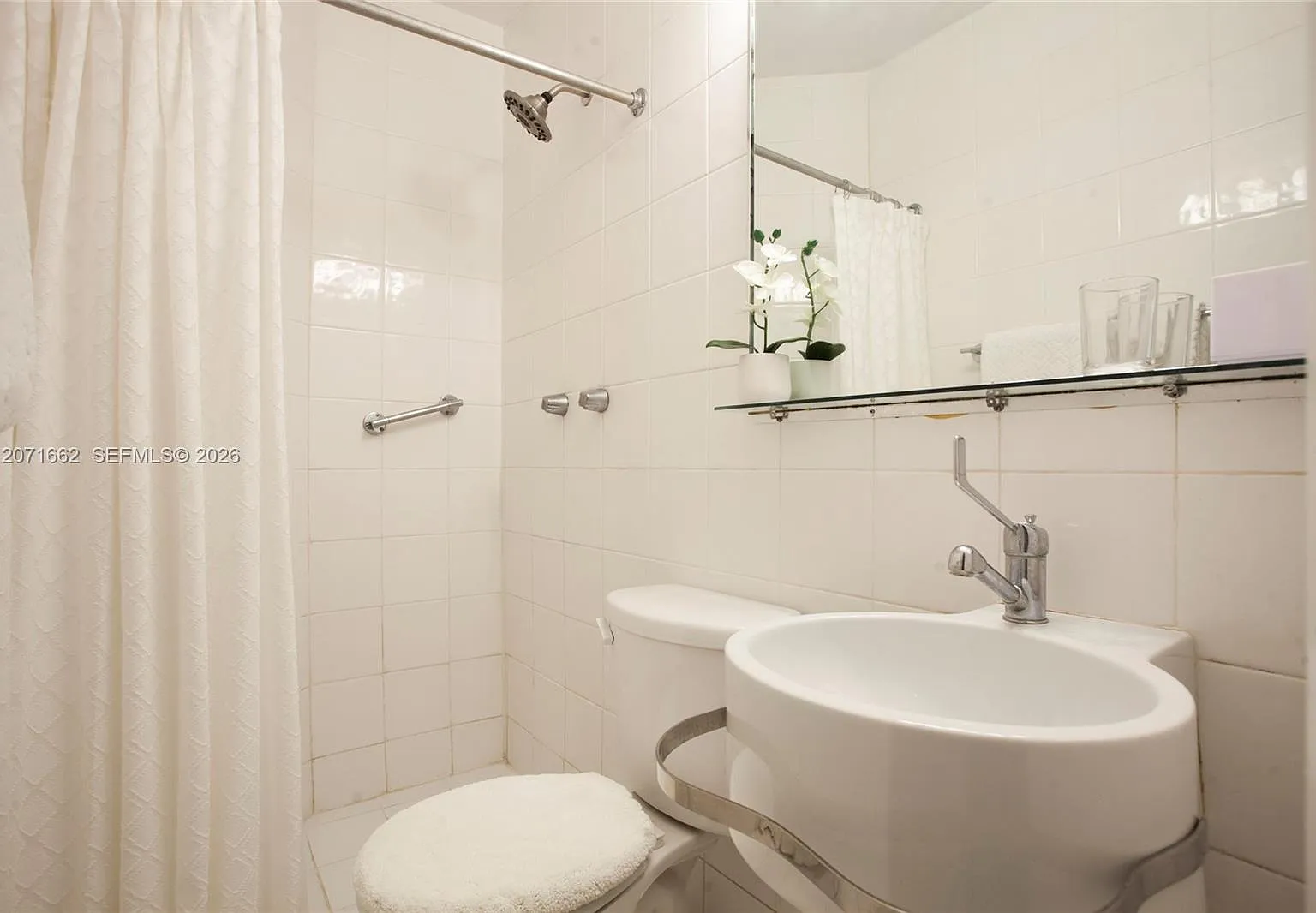 4720 Pine Tree Dr — Photo 1