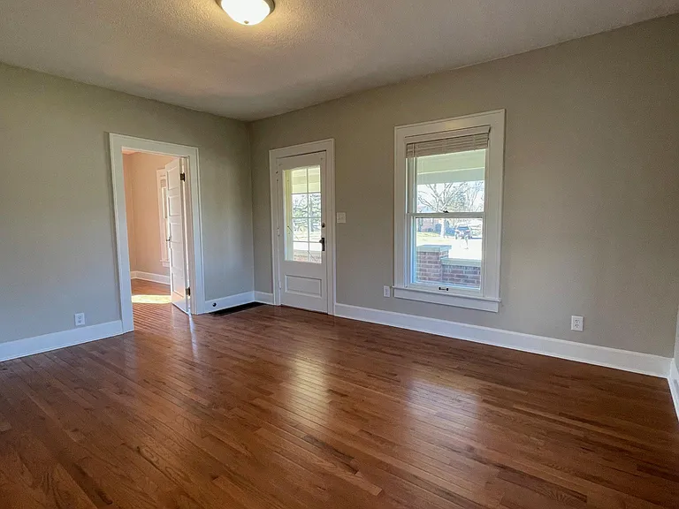 2421 E Thompson Rd — Photo 10