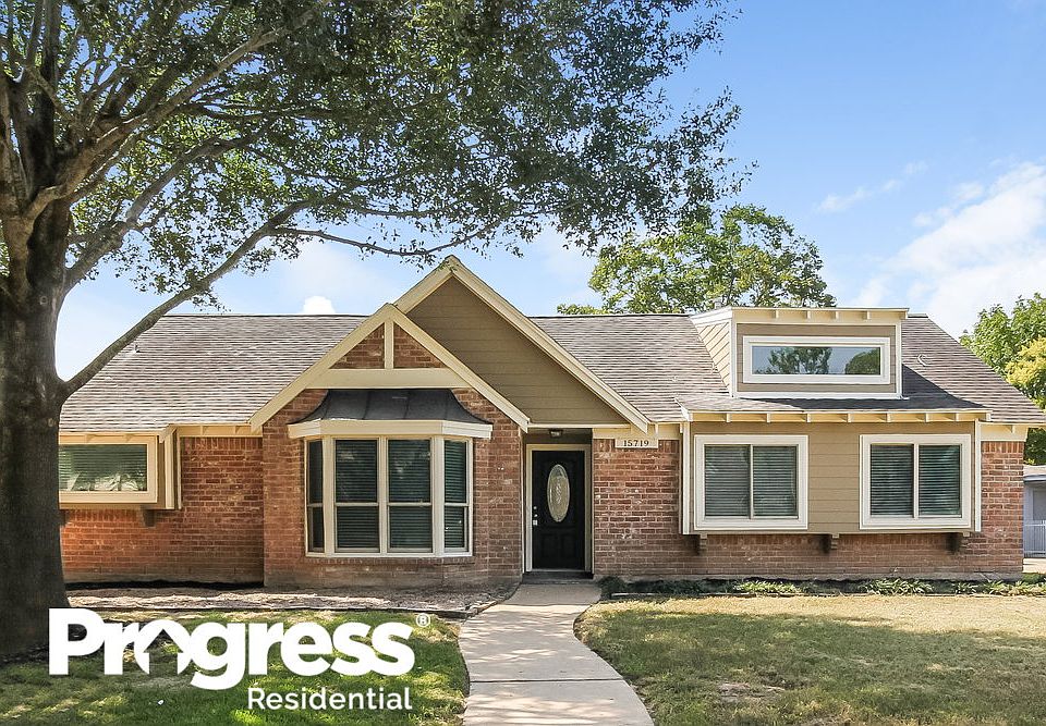 1st image of 15719 Four Leaf Dr