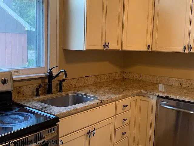 774 Garrison Ave — Photo 10