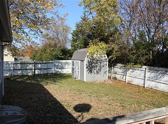 4th image of 121 Joles Dr
