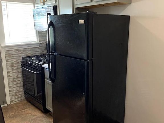 3rd image of 1020 Sanford Ave #2S