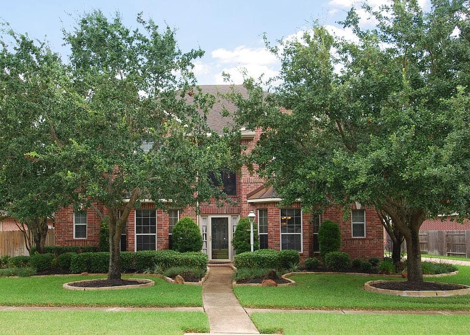 Elegant 4 bedroom home in desirable Sheldon Cove section of Silverlake.