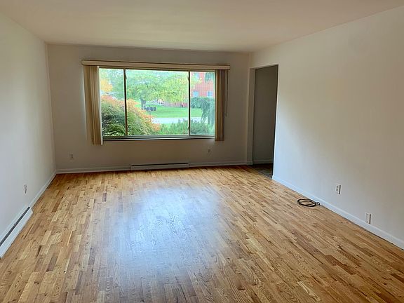 3rd image of 2099 Fabian Dr APT 4