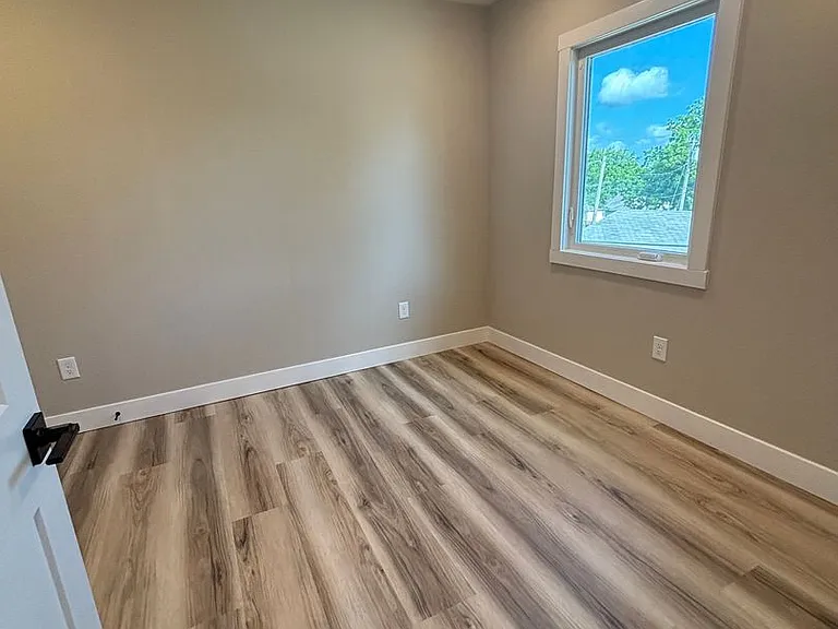 106 E Sycamore St — Photo 10