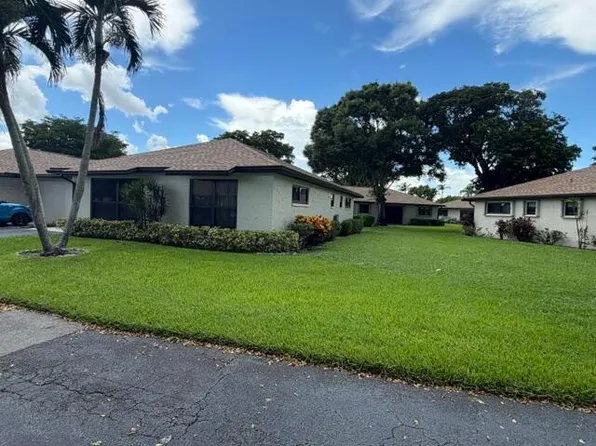 4695 ROBINWOOD Place #B, Boynton Beach, FL 33436