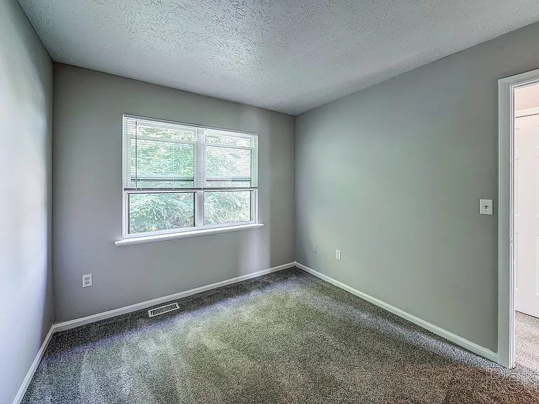 1100 E Ohio St — Photo 25