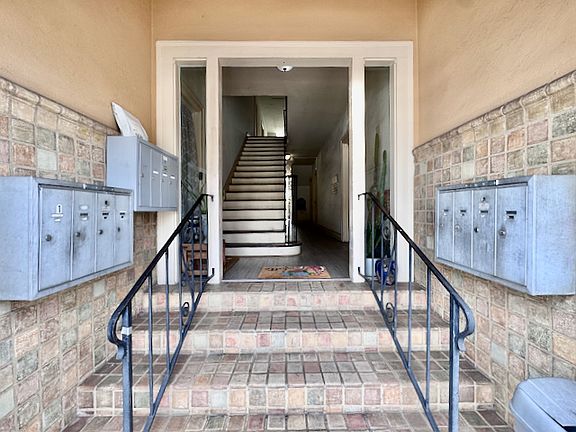 4th image of 1140 E 1st St APT 6
