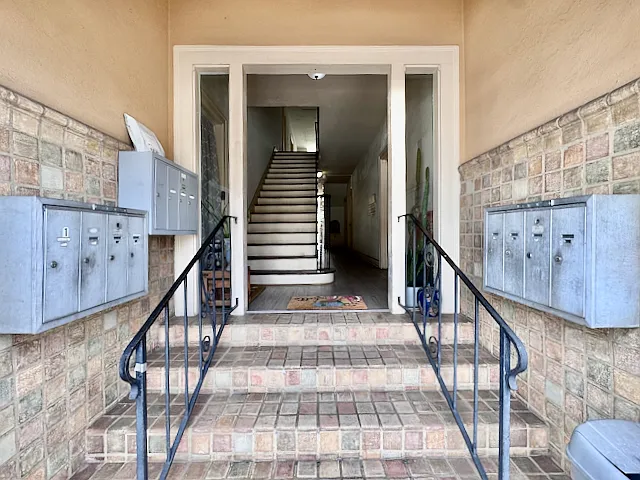 1140 E 1st St #6 — Photo 4