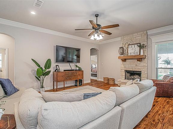 4th image of 187 Melbourne Dr