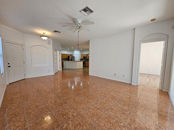 5th image of 6915 Surrey Oak Dr