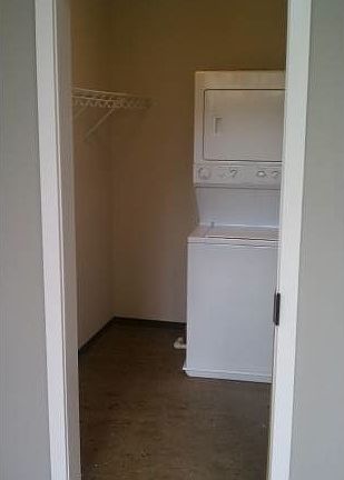 Walk In Closet with W/D