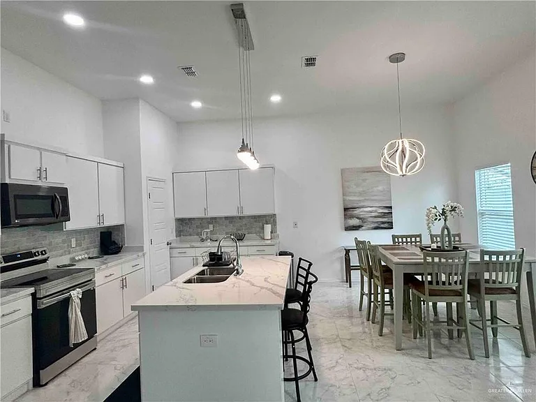 2303 S 42nd Ln — Photo 6