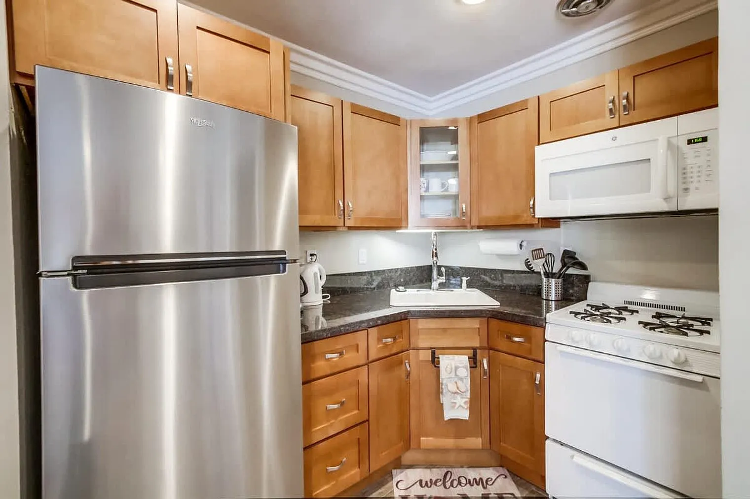 1 bed, 1.0 bath, 441 sqft, $5,695 — Photo 2