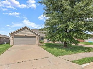 943 Oak Crossing Dr, Centerton, AR 72719