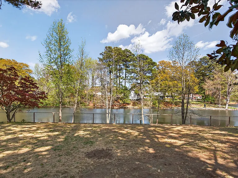 403 Holloway Dr — Photo 38