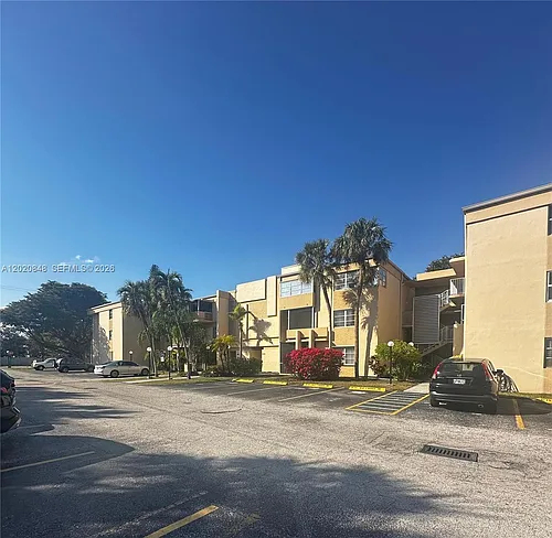 9175 SW 77th Ave Photo 1
