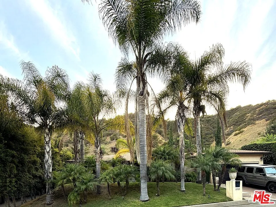 1727 San Ysidro Dr