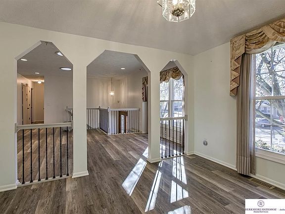 5th image of 15333 Davenport Cir